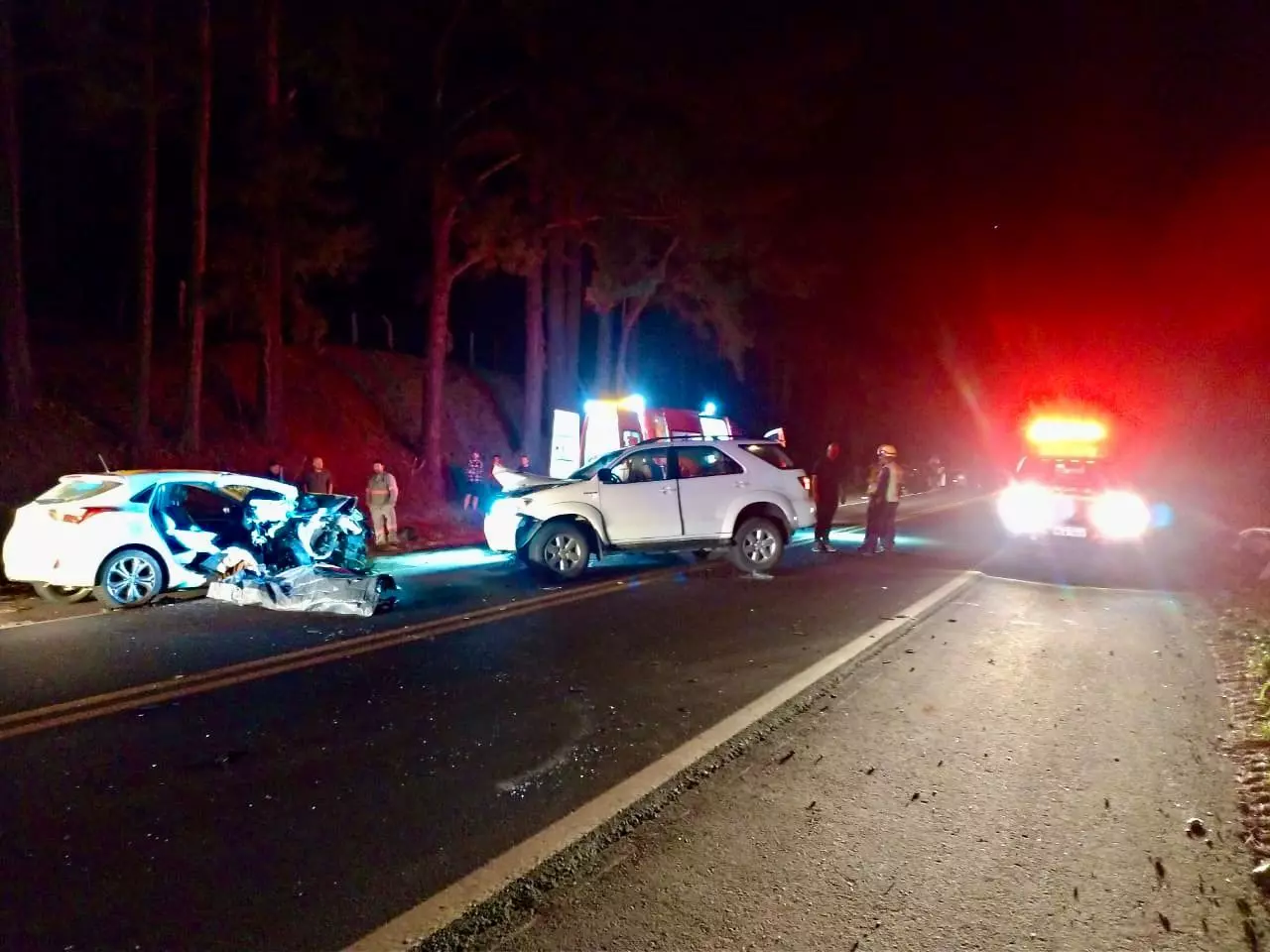 Acidente com três carros deixa um morto e nove feridos na BR-280, em Mafra